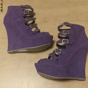 Purple shoe dazzle wedges